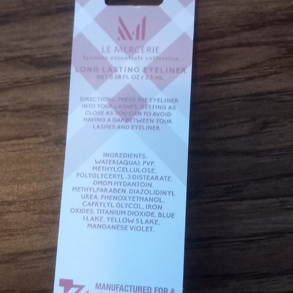 Le Mercerie long lasting eyeliner. Midnight black. .08 fl oz 2.5 ml - Picture 4 of 4